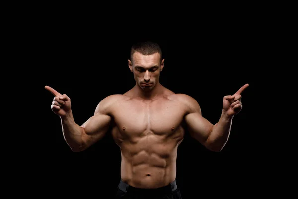 Μυώδης Bodybuilder Μαύρο Φόντο Αθλητική Διατροφή Bodybuilding Συμπληρώματα Διατροφής Προπόνηση — Φωτογραφία Αρχείου