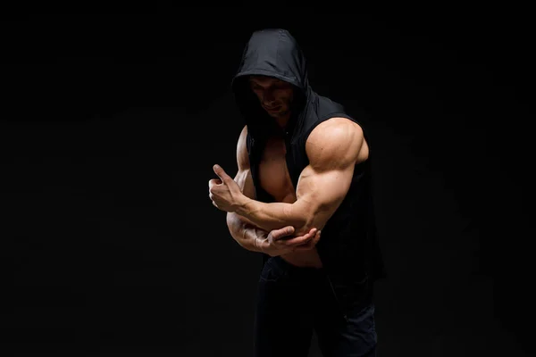 Muscular Fisiculturista Fundo Escuro Homem Sentindo Uma Dor Cotovelo Fotos De Bancos De Imagens Sem Royalties