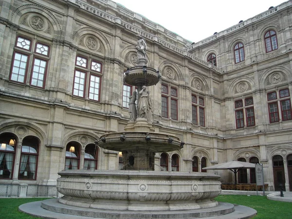 Fontänen på operan i Wien — Stockfoto