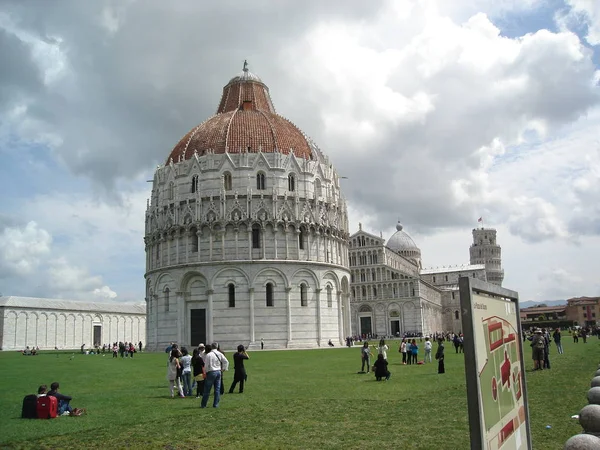 Champ des Miracles à Pise, Italie — Photo