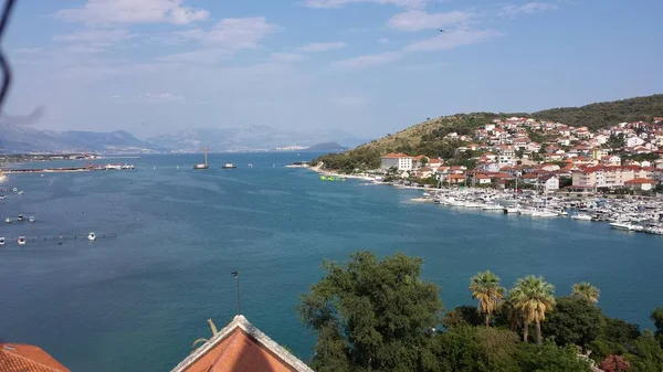 Трогир, Хорватия - вид на город с башни — стоковое фото