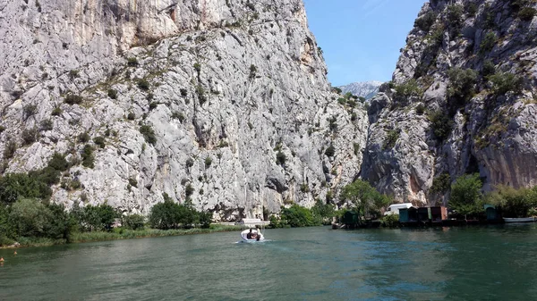 Cetina rivier canyon, Omis, Kroatië — Stockfoto