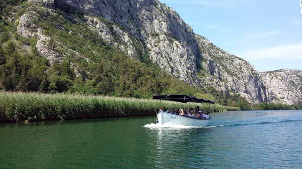 Cetina rivier canyon, Omis, Kroatië — Stockfoto