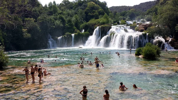 Wasserfälle im Nationalpark Krka, Sibenik, Kroatien — Stockfoto