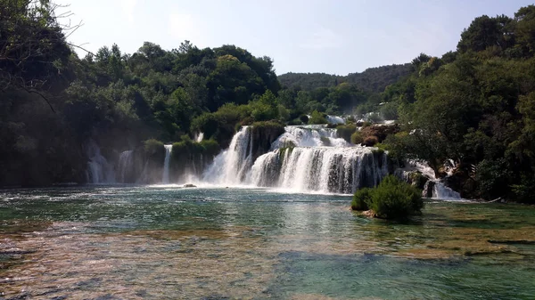 Watervallen in het Nationaal Park Krka, Kroatië — Stockfoto