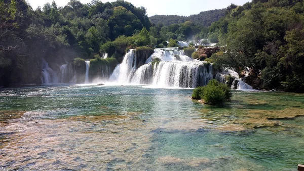 Vízesések a Krka Nemzeti Parkban, Horvátország — Stock Fotó