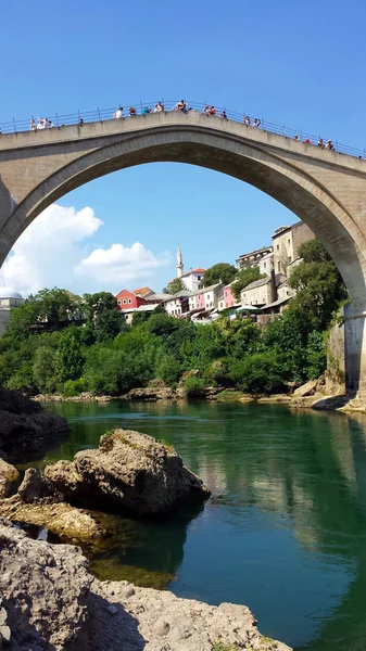Ανακατασκευασμένη παλαιά γέφυρα του Μόσταρ στον ποταμό Νερέτβα, Βοσνία και Ερζεγοβίνη — Φωτογραφία Αρχείου