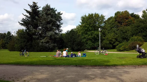 Picnic in the park — Stock Photo, Image