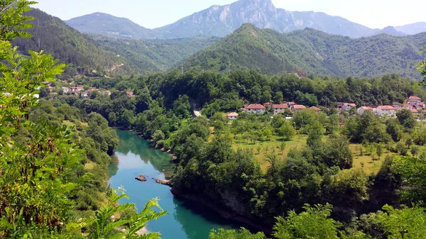 Jablanica en rivier Neretva, Bosnië en Herzegovina — Stockfoto