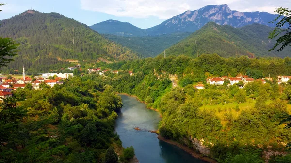 Jablanica en rivier Neretva, Bosnië en Herzegovina — Stockfoto
