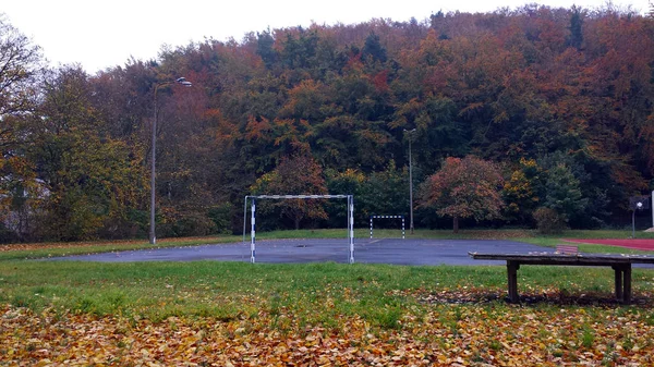 Outono no campo de futebol — Fotografia de Stock