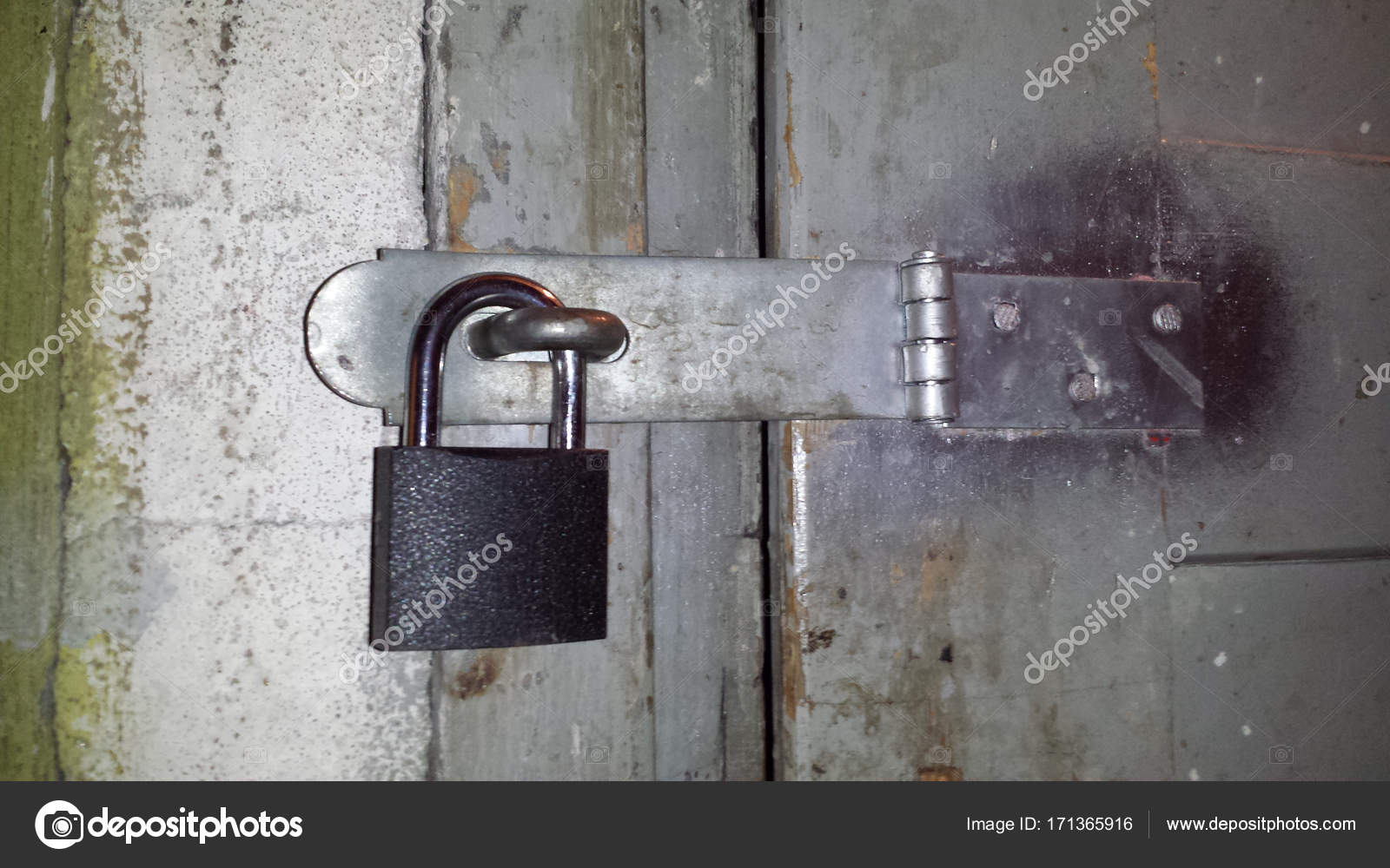 padlock door lock