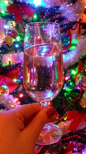 Bicchiere Champagne All Albero Natale Colori Rossi Caldi — Foto Stock