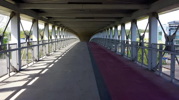 Covered Pedestrian Bicycle Footbridge People — Stock Photo, Image