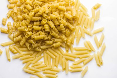 makarna beyaz arkaplanda izole