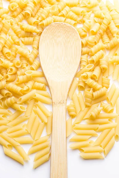 Pasta isolerad på vit bakgrund — Stockfoto