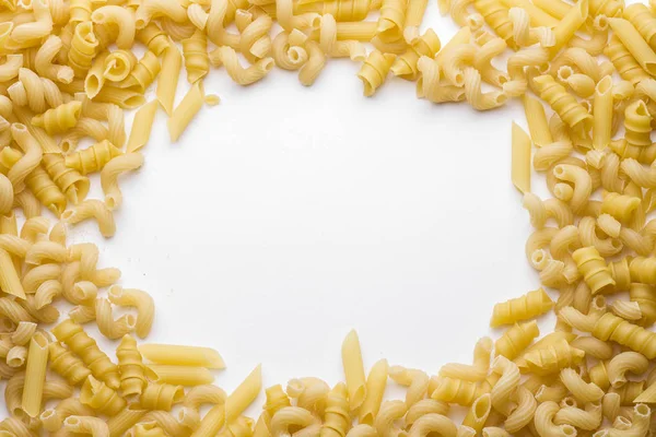 Pasta isolata su fondo bianco — Foto Stock