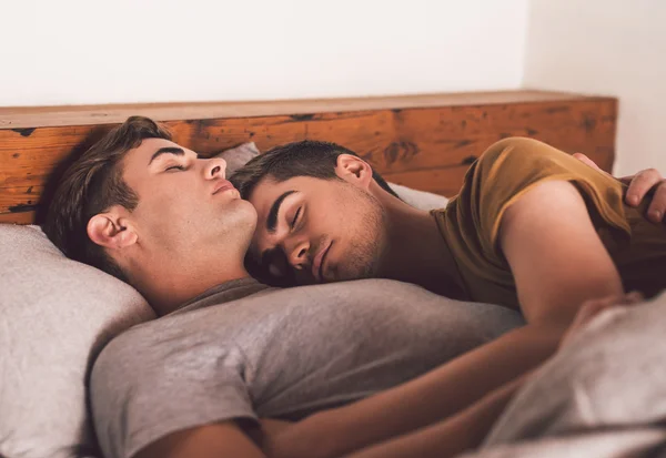 Gay couple sleeping arm in arm — Stock Photo, Image