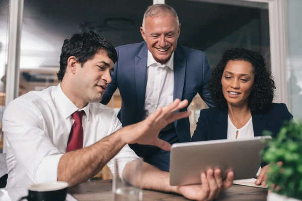 Business people talking together over tablet — Stock Photo, Image