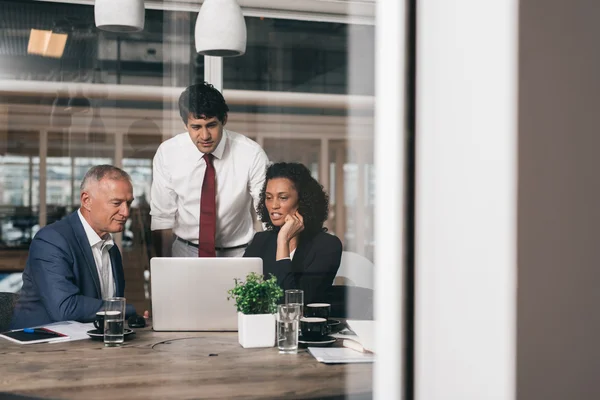 Business people talking together over laptop — Stock Photo, Image