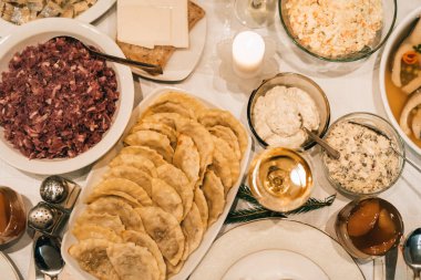 Yemek Masası geleneksel gıda çeşitli tam