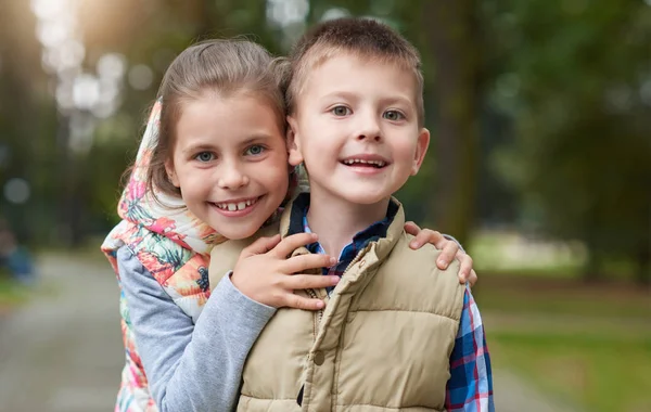 Porträt von niedlichen kleinen Kindern — Stockfoto