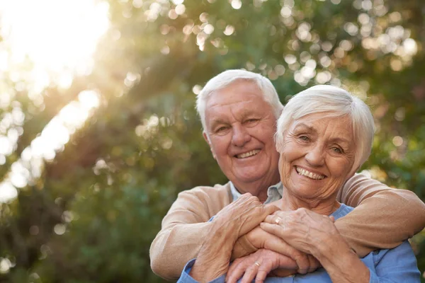 Content senior couple — Stock Photo, Image