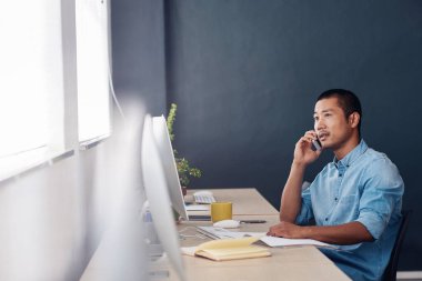 Telefonda konuşurken Tasarımcısı