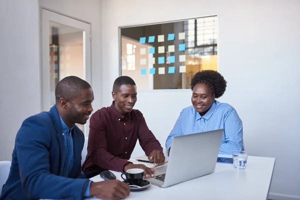 Smiling young African businesspeople — Stock Photo, Image