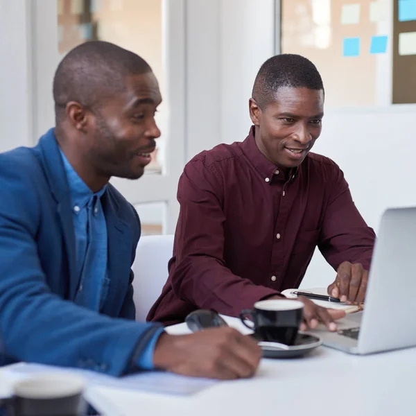 Businessmen working on laptop — Stock Photo, Image