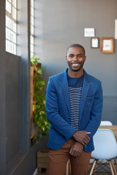 Joven empresario africano —  Fotos de Stock