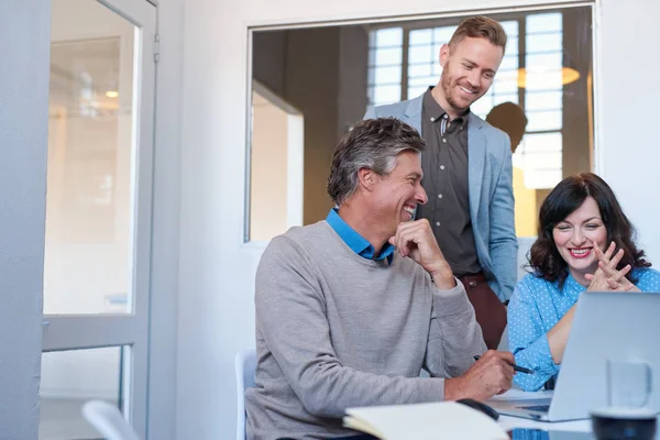 Smiling office coworkers — Stock Photo, Image