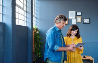 İki arkadaşları birlikte söz