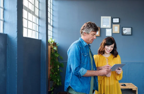 İki arkadaşları birlikte söz