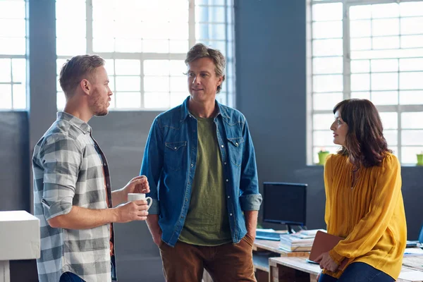 Three collegues standing in modern office — Stock Photo, Image