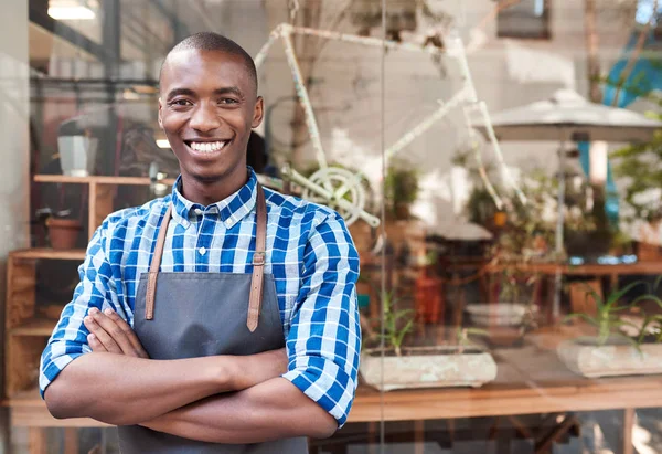 Imprenditore africano sorridente — Foto Stock