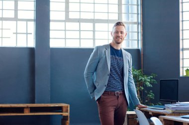 Kendine güvenen genç işadamı