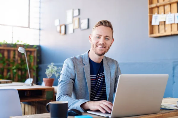 miling genç iş adamı