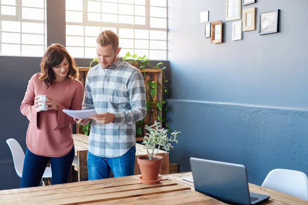 Genç ofis arkadaşları