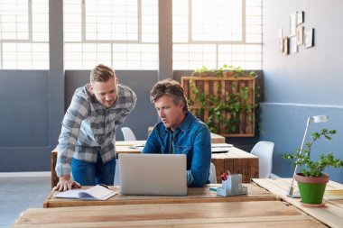  İşadamları birlikte söz 