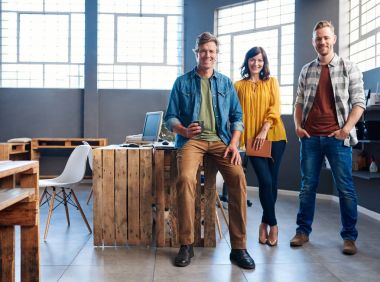 Genç ofis arkadaşları