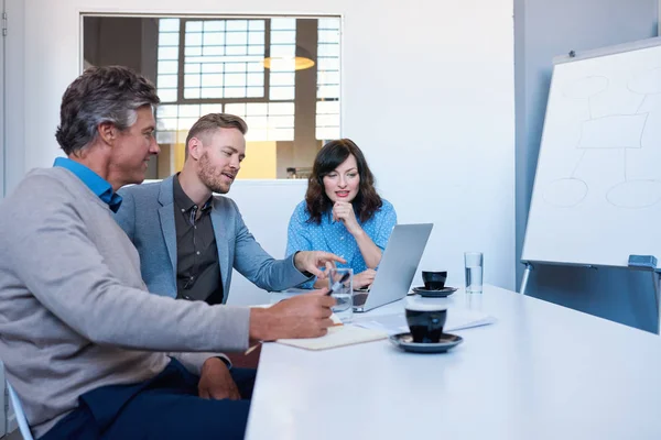 Colleagues talking and working together — Stock Photo, Image