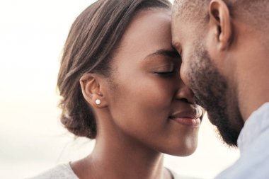  Romantik genç Afrikalı Çift
