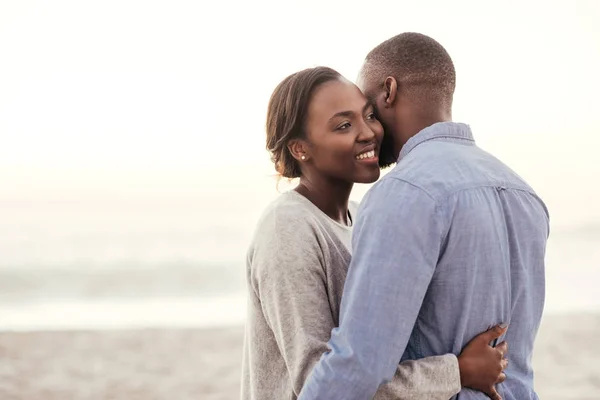 Sourire jeune femme africaine — Photo