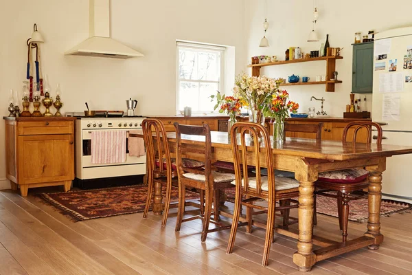 Interior Cozinha Estilo Rural Mesa Jantar Uma Grande Casa Residencial — Fotografia de Stock