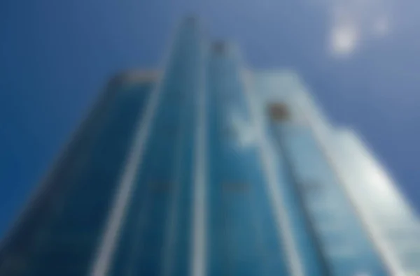 Розмиті Зображення Скляного Фасаду Сучасного Хмарочоса Тлі Блакитного Неба Комерційному — стокове фото