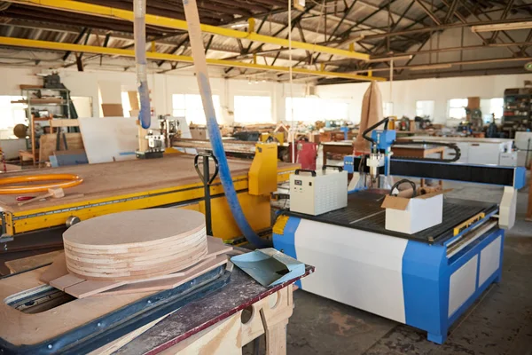 Delen Van Hout Een Verscheidenheid Aan Grote Industriële Machines Een — Stockfoto