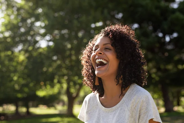 Young Woman Curly Hair Laughing While Standing Park Sunny Summer — Stock Photo, Image