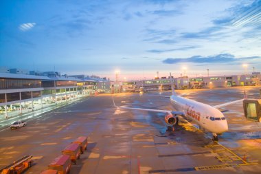 Uçak kalkış için hazırlanıyor