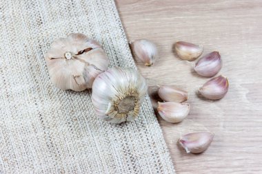 Sağlık için sarımsak yağı ampuller ot